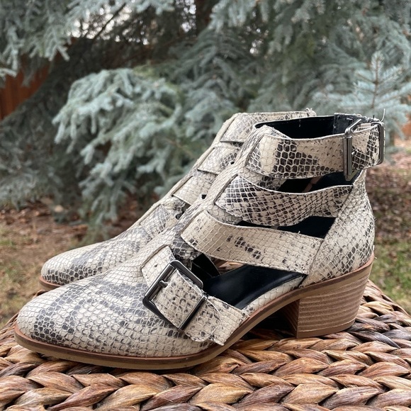 Snake Print Embossed Leather Pointed Toe Gladiator Block Heel Bootie Women Sz 7 - Picture 9 of 9